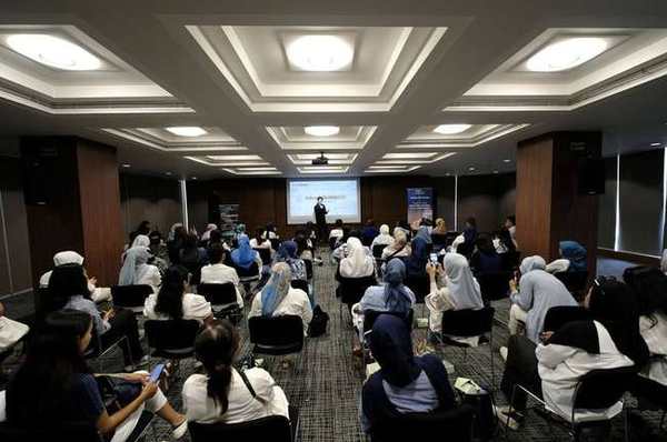 Workshop intensif — peserta belajar langsung dari Kevin Tania